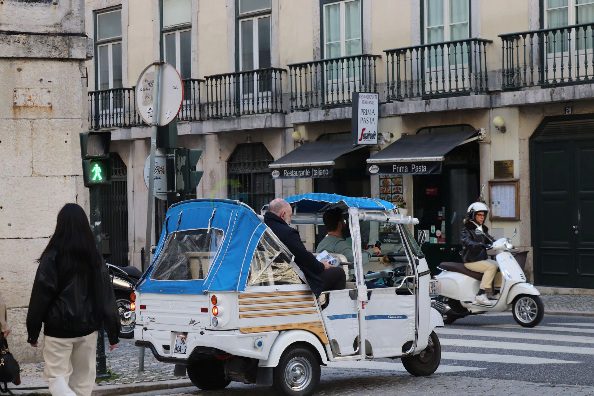 tuktuk car in Lisbon