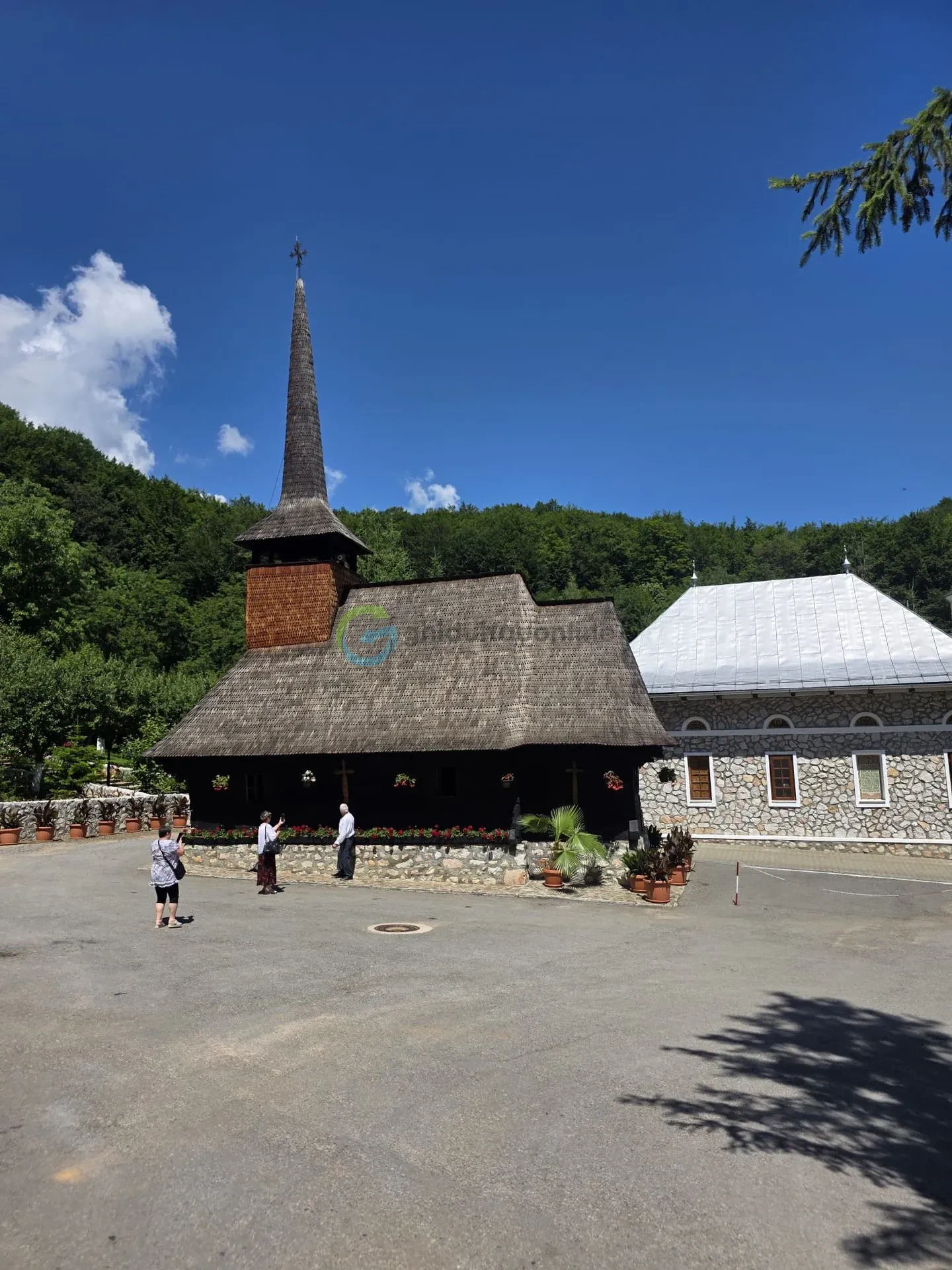 Prislop, Izbuc și Orlat: traseu de o zi al mănăstirilor