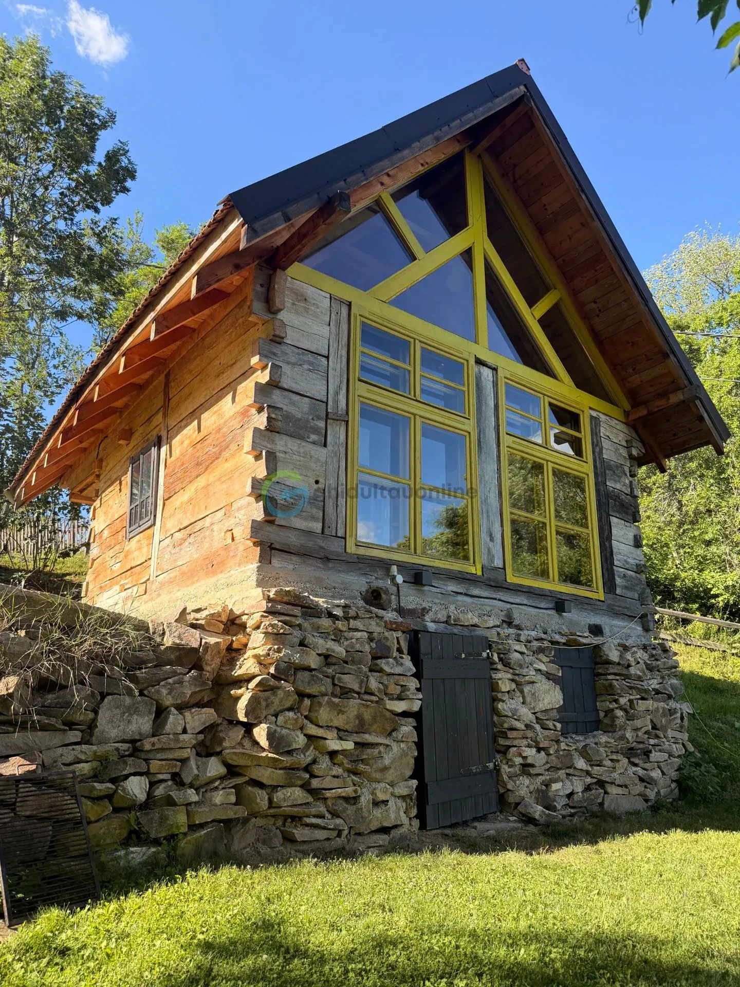 Outlook Cabin – căsuța din Hunedoara unde vezi doar pădure și munți