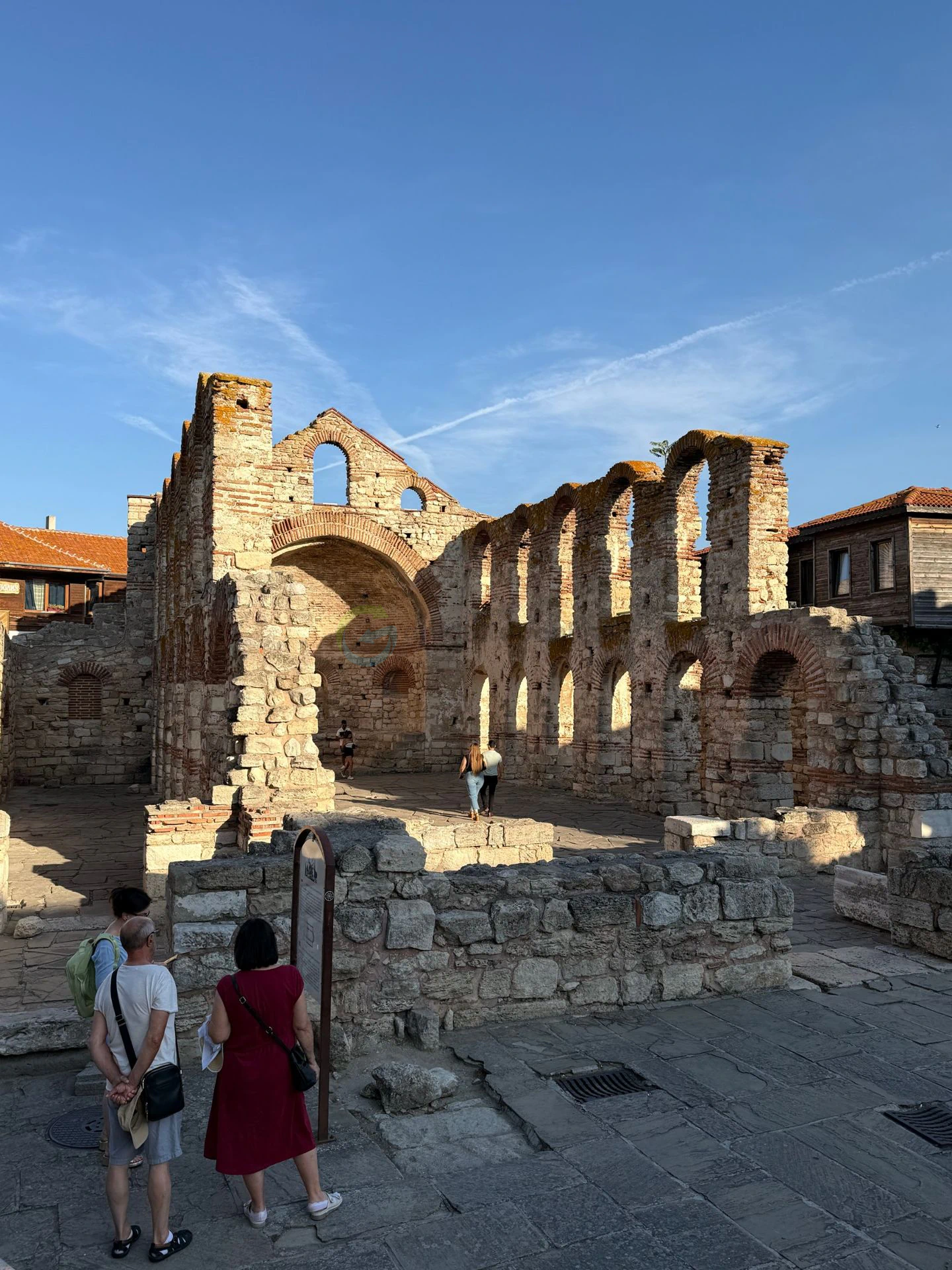 ruinele unei biserici in nessebar
