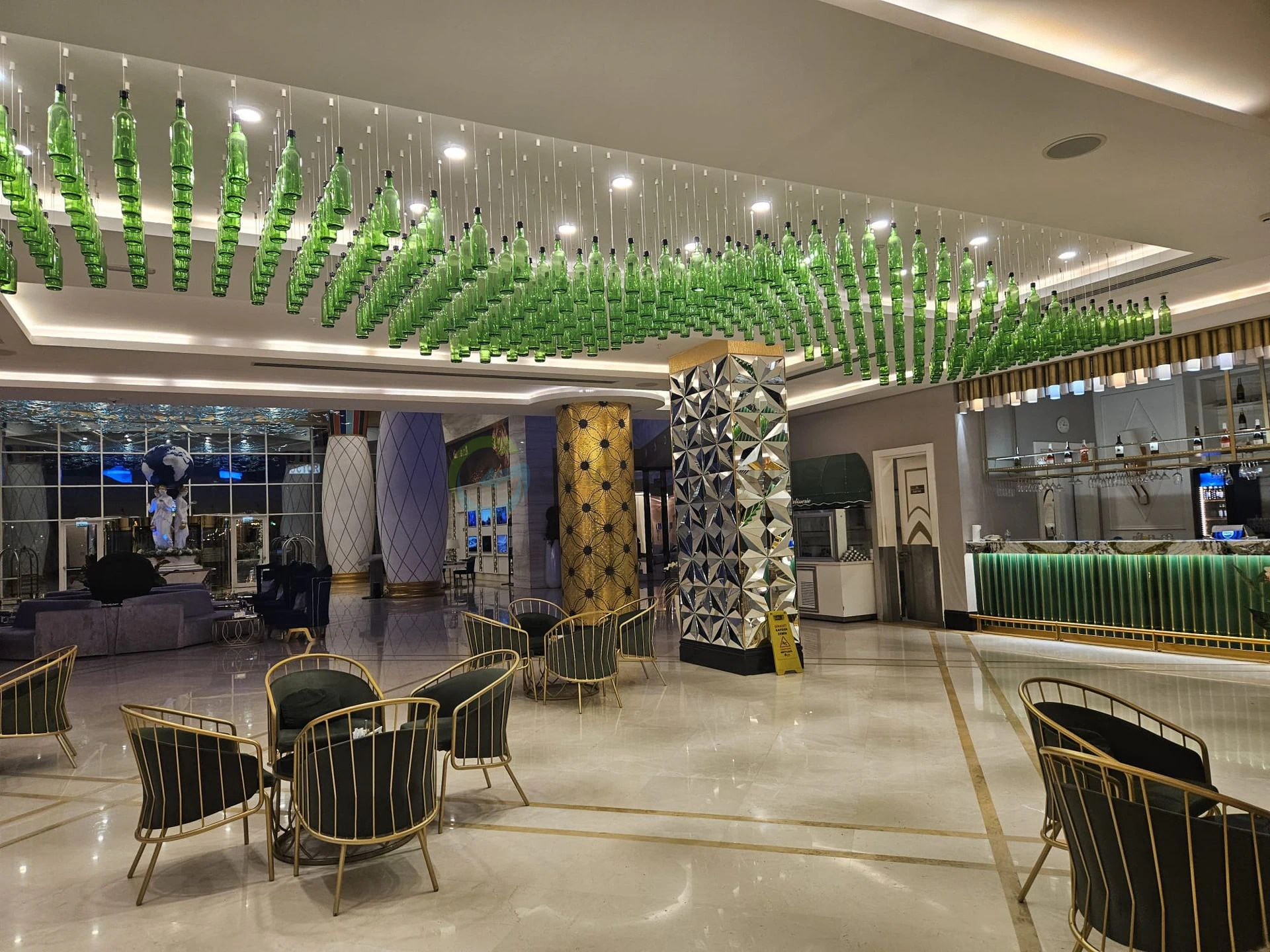 hol recepție și bar