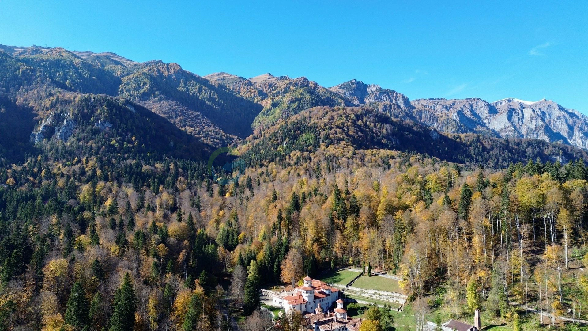 muntii bucegi vazuti din sinaia
