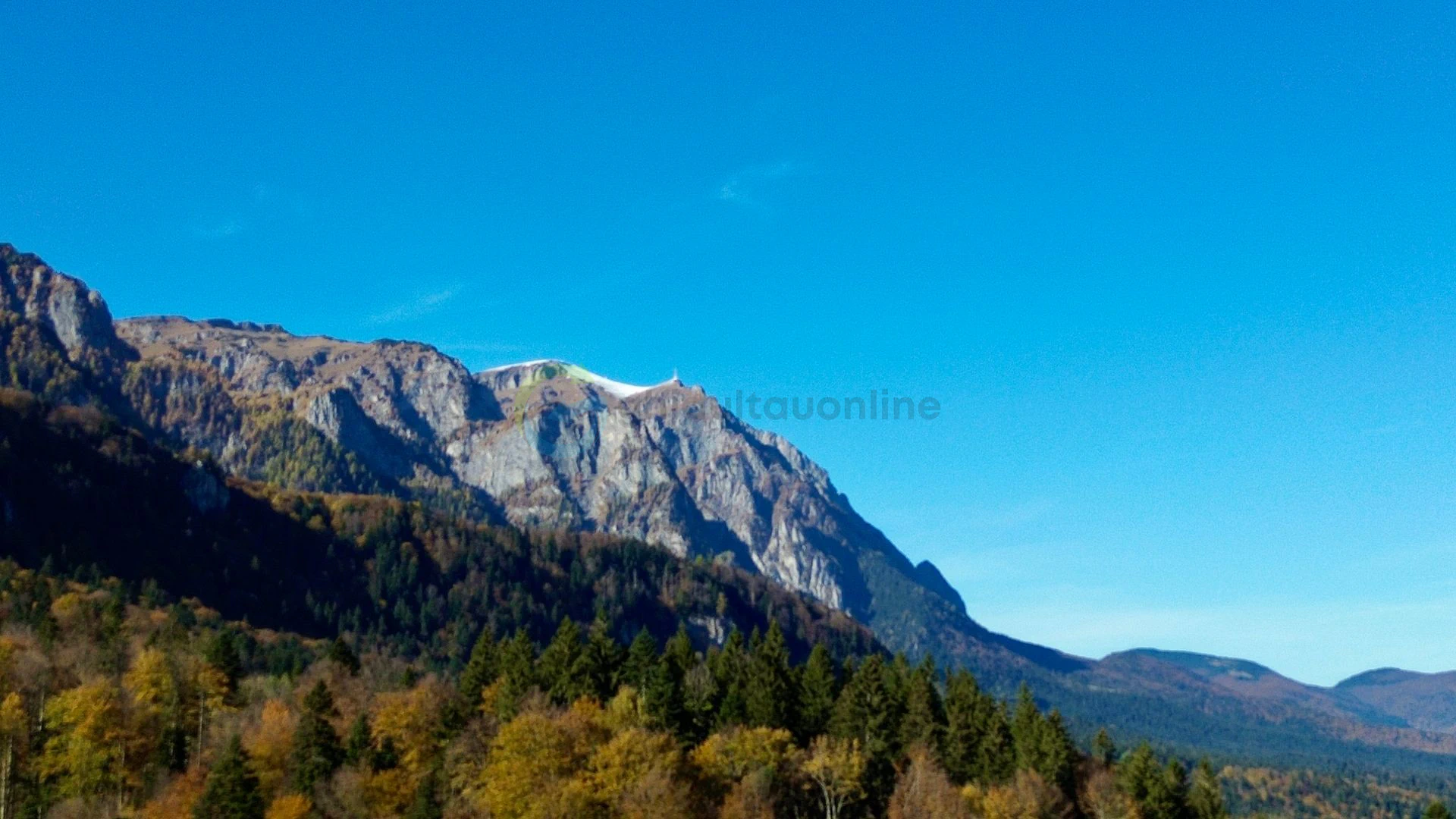 varful caraiman vazut din sinaia, cu drona